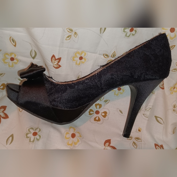 Rampage Heels - Picture 2 of 6